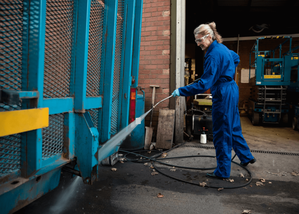 How Does a Hot Water Pressure Washer Work, and What Makes it So Effective?